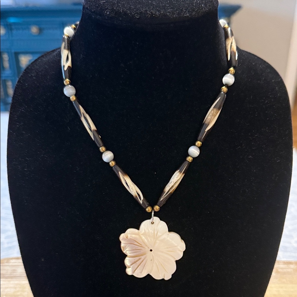Vintage Boho Brown Cream Beaded Mother of Pearl Flower Pendant Necklace